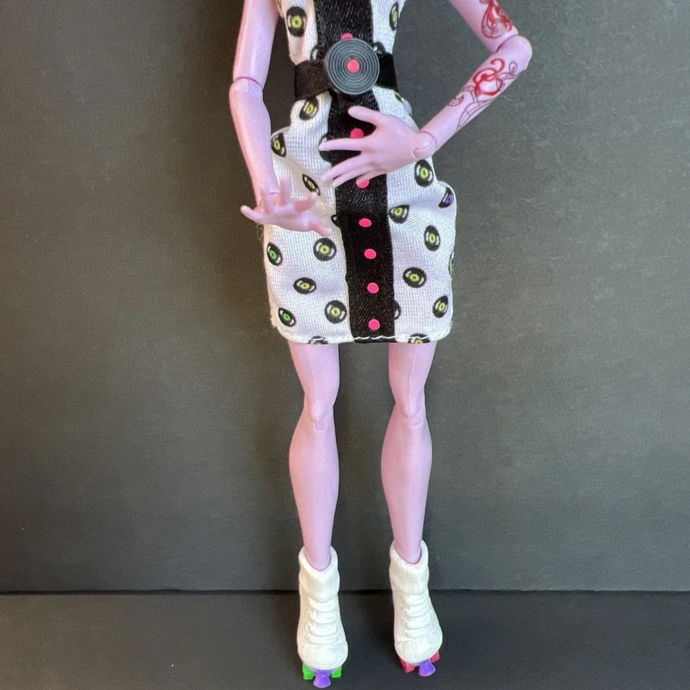 Monster High Doll Skultimate Roller Maze Operetta 2011 W/ Helmet & Skates AS IS